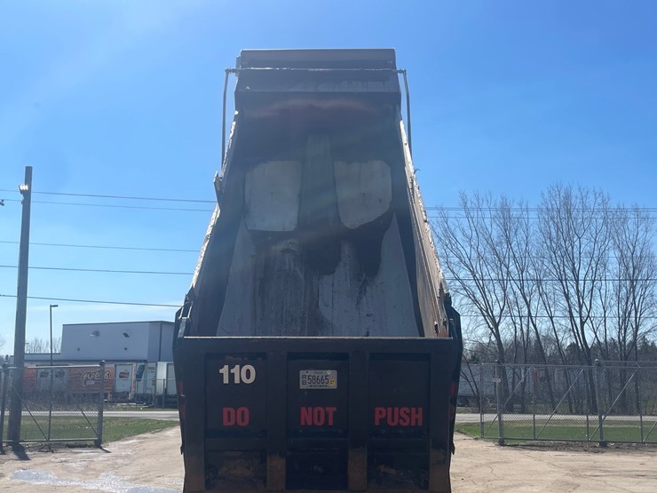 2013-mack-granite-104fr-image-152