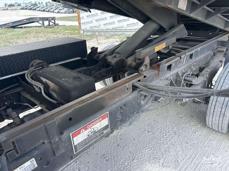 2016-ford-f550-image-22