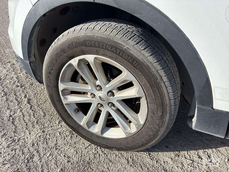 2015-ford-explorer-image-28