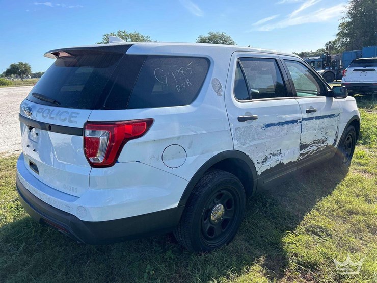2017-ford-explorer-image-3