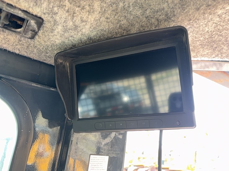2023-deere-650k-lgp-image-23