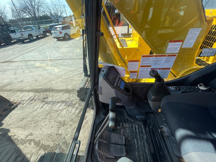 2022-komatsu-pc238us-lc-11-image-57