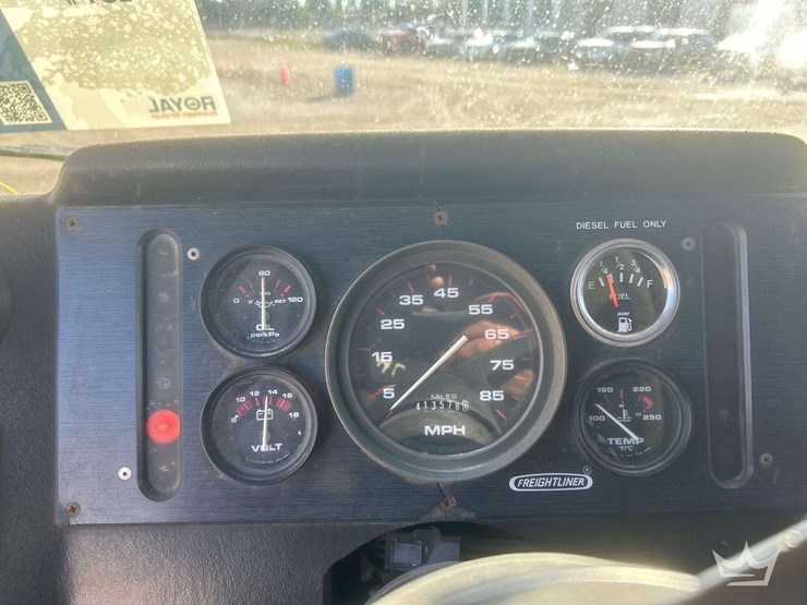 1998-freightliner-mt45-image-33