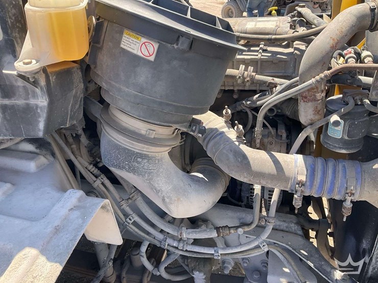 2014-freightliner-114sd-image-8