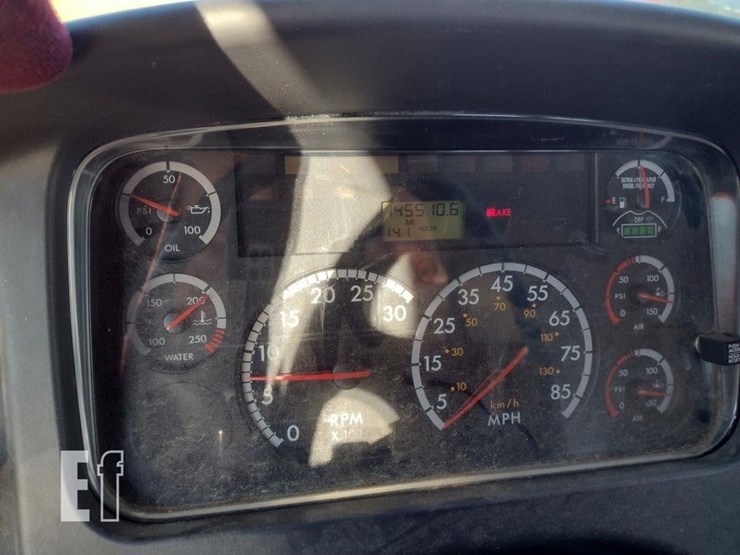 2015-freightliner-business-class-m2-106-image-7