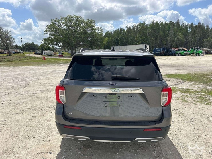 2023-ford-explorer-image-22
