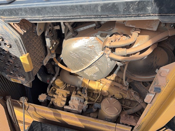2022-caterpillar-d5-lgp-image-15