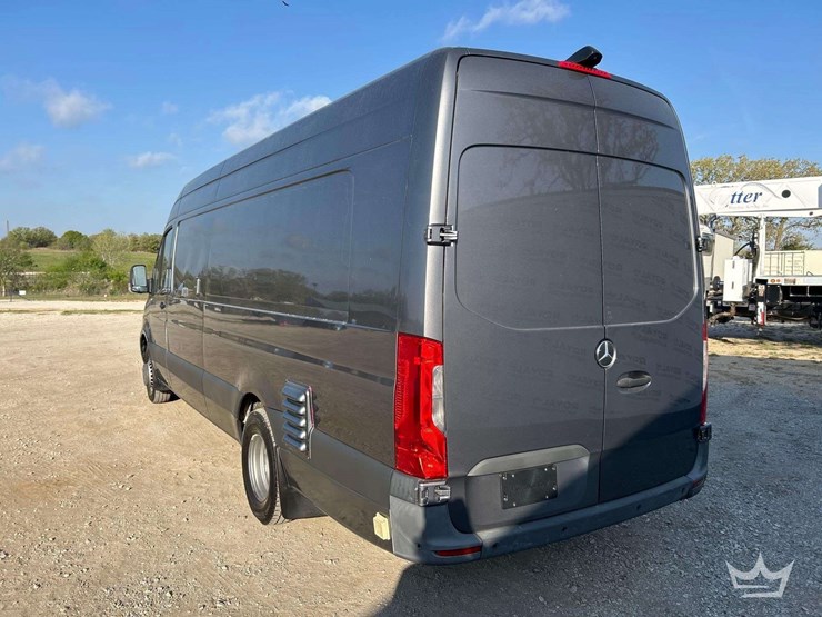 2021-mercedes-benz-sprinter-4500-image-3