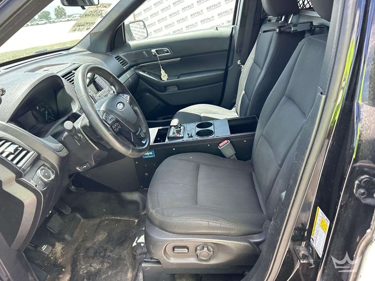 2017-ford-explorer-image-12