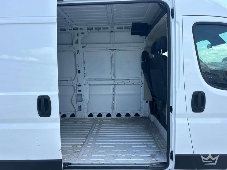 2022-ram-promaster-2500-image-18