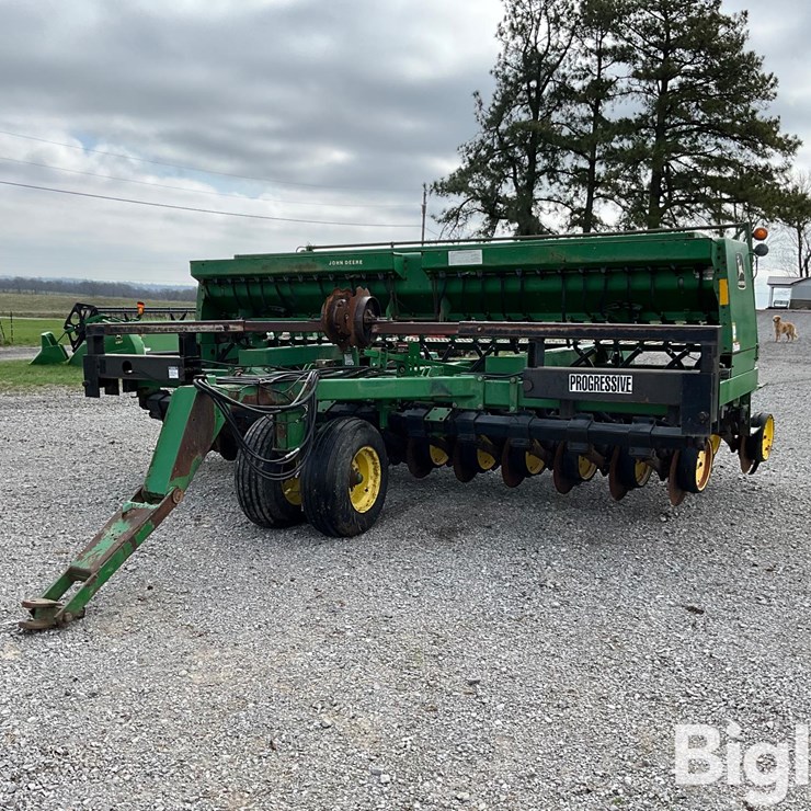 JOHN DEERE 750