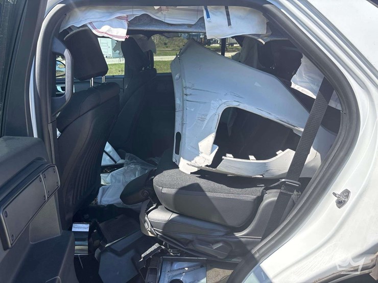 2020-ford-explorer-image-25
