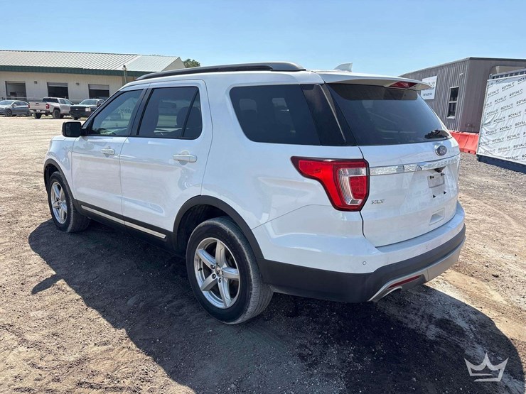 2017-ford-explorer-image-3