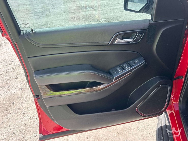 2018-chevrolet-suburban-image-14