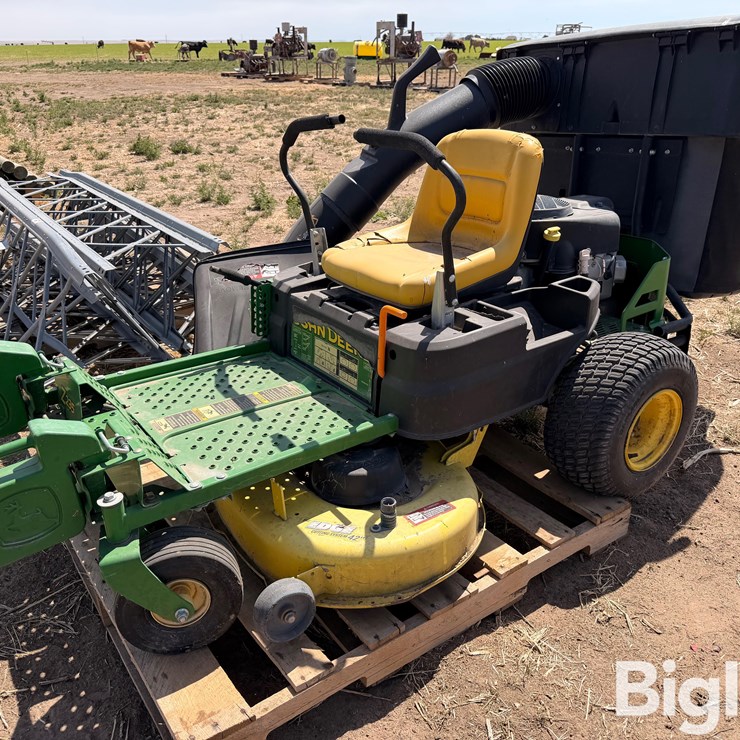JOHN DEERE Z235