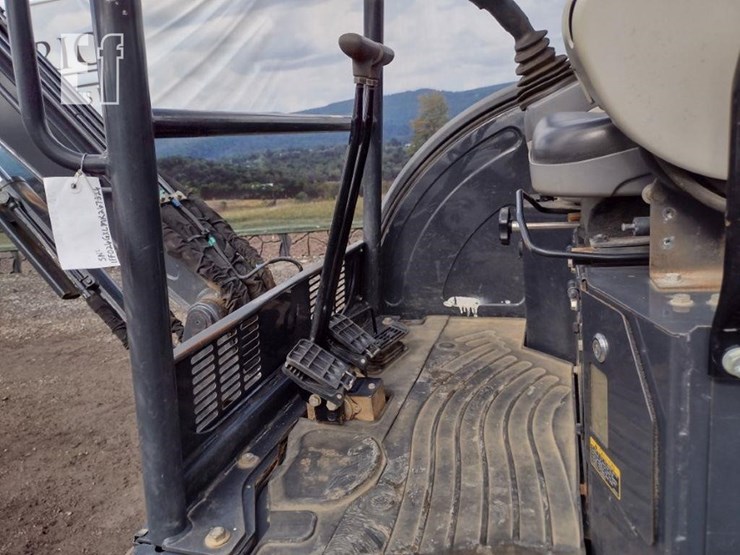 2022-deere-26g-image-11