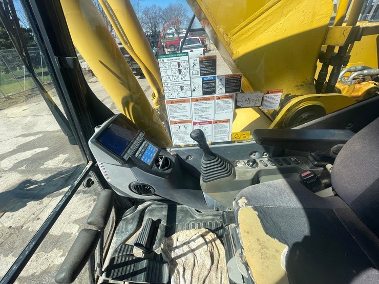 2015-komatsu-pc360-lc-10-image-52