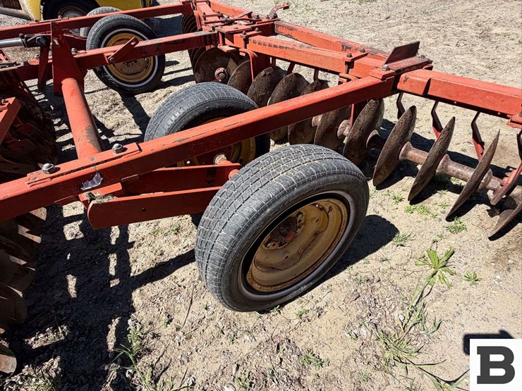 massey-ferguson-520-image-11