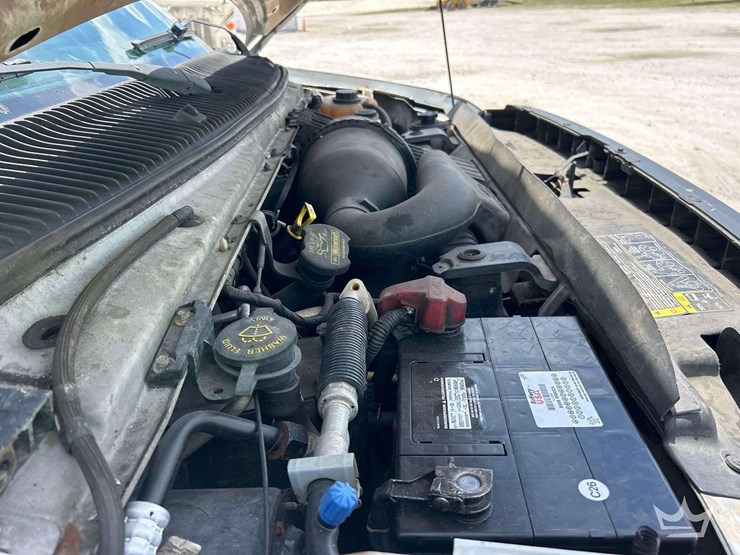 2011-ford-e250-image-8