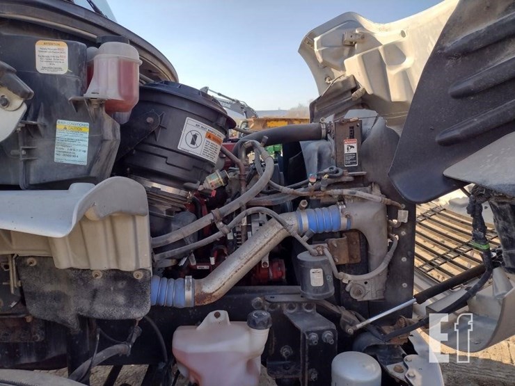 2015-freightliner-business-class-m2-106-image-35