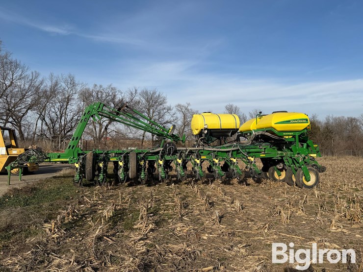 2015-john-deere-1775nt-image-8