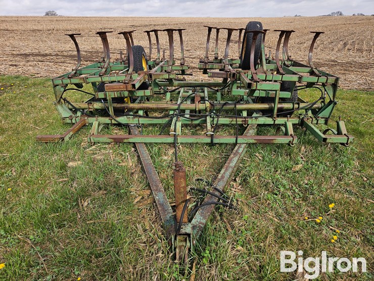 john-deere-1010-image-2