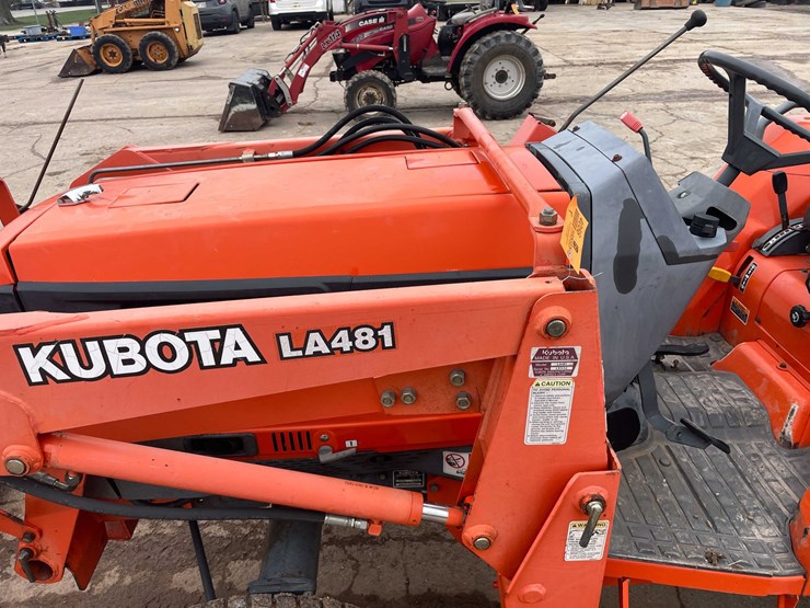 #4056-•-kubota-tractor-image-29