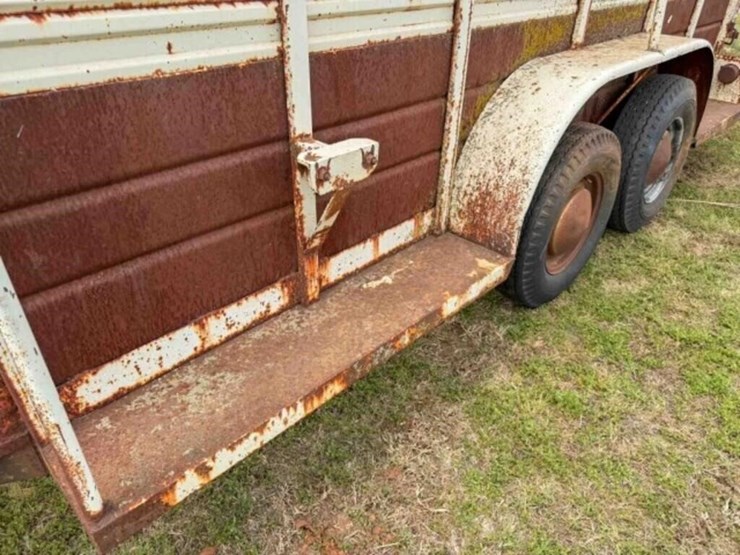 16’-livestock-trailer-image-9