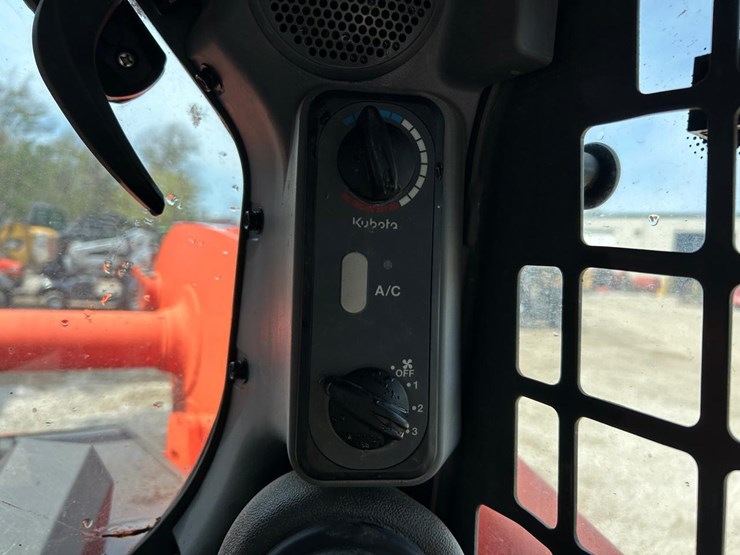2018-kubota-ssv75-image-24