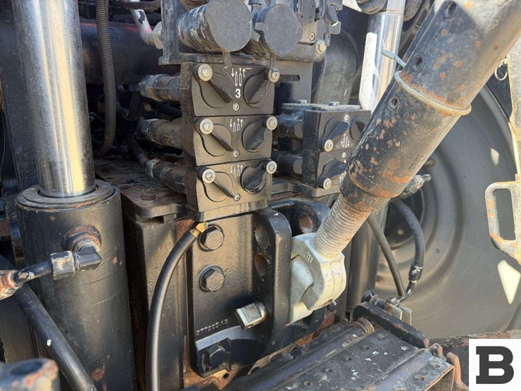 2015-case-ih-magnum-310-image-67