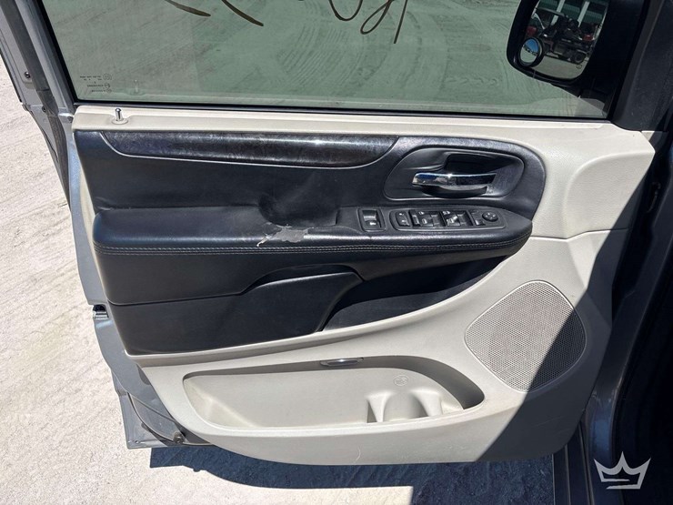 2014-dodge-grand-caravan-image-11