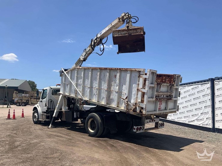 2015-freightliner-m2-106-image-5