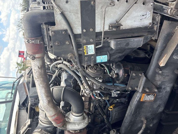 2000-mack-dm690s-image-33
