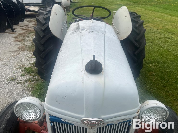 1947-ford-8n-image-10