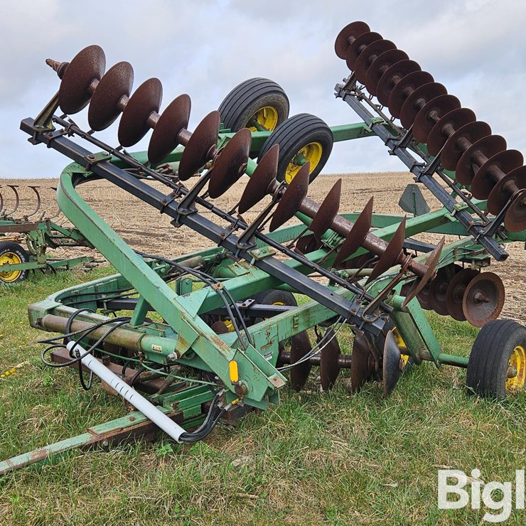 JOHN DEERE 220