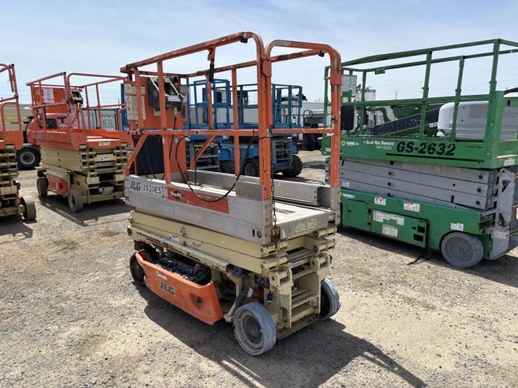 2005-jlg-1930es-image-4