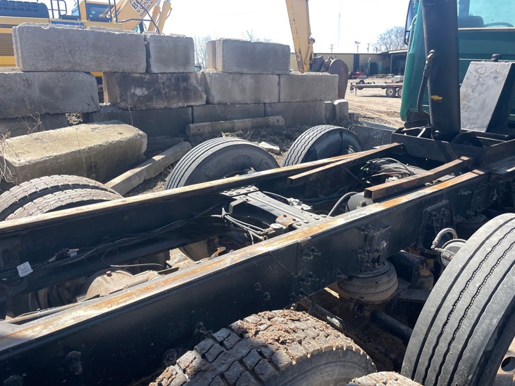 #4014-•-2013-quad-axle-mack-dump-truck-(has-wi-title)-image-155