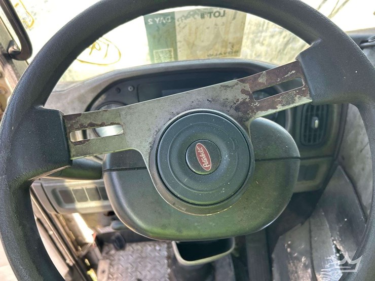 2019-peterbilt-520-image-21