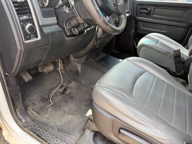 2016-dodge-1500-image-38