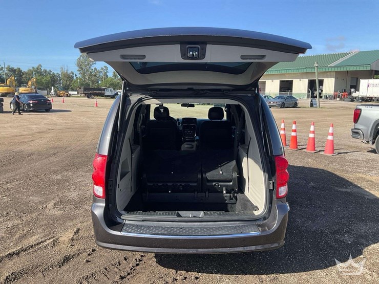 2017-dodge-grand-caravan-image-30