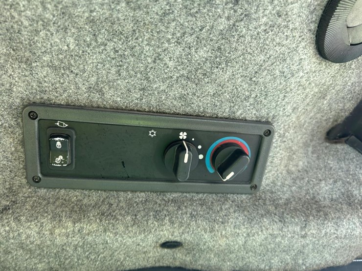 new-holland-l170-image-24