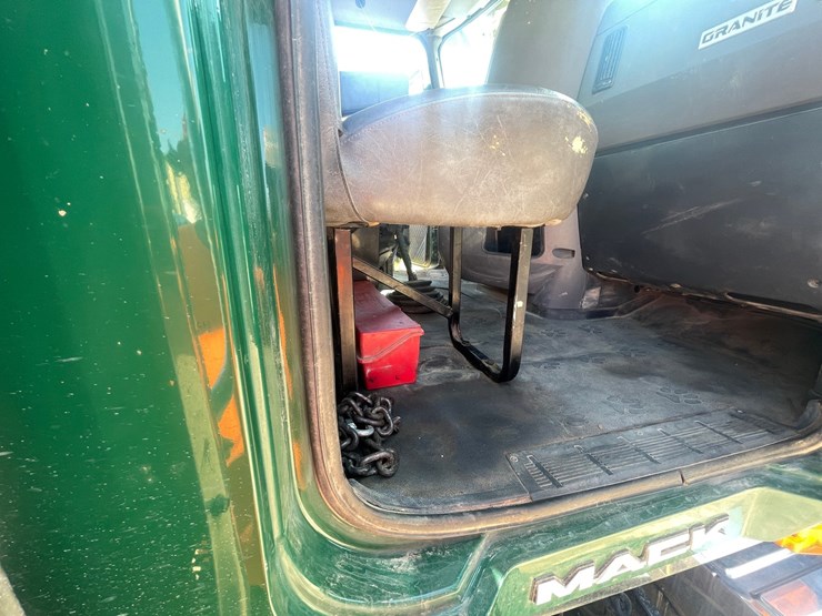 2013-mack-granite-104fr-image-162