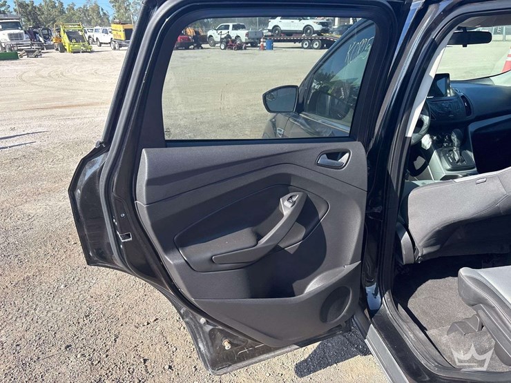 2015-ford-escape-image-18