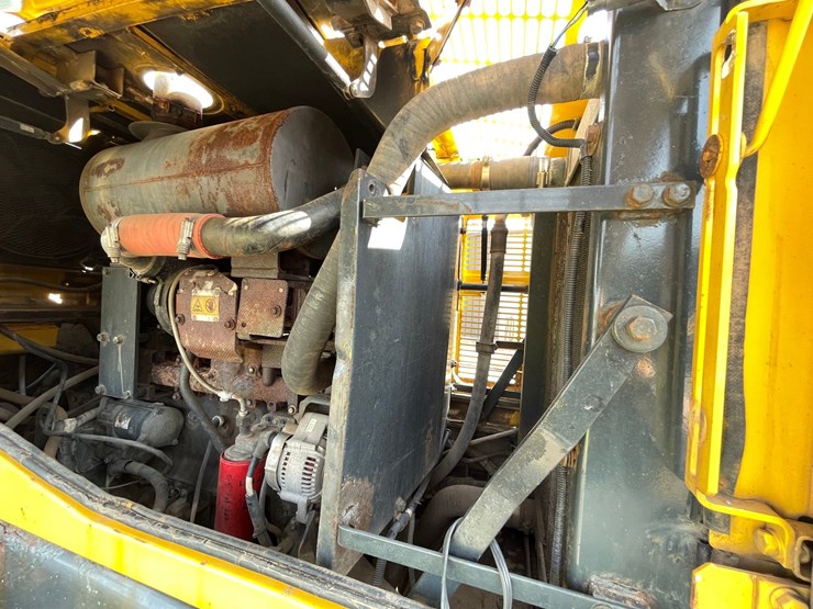 2005-komatsu-wa320-5l-image-39