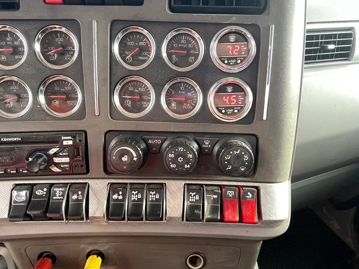 2015-kenworth-t880-image-99
