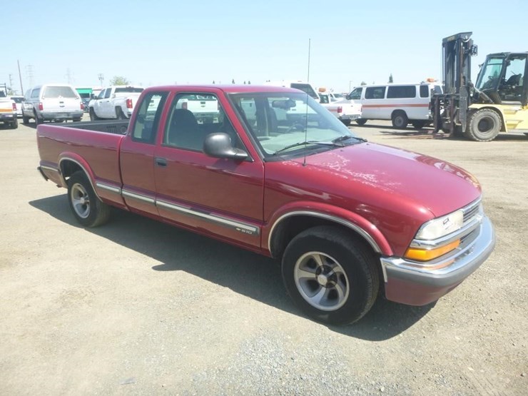 1998-chevrolet-s10-image-2