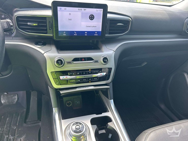 2023-ford-explorer-image-15
