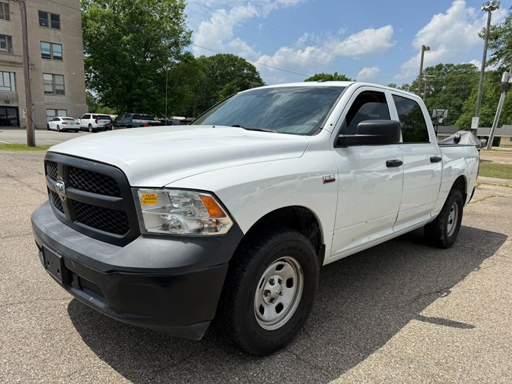2016-dodge-1500-image-1