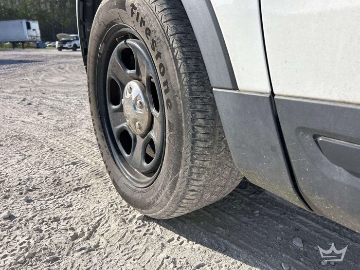 2016-ford-explorer-image-21