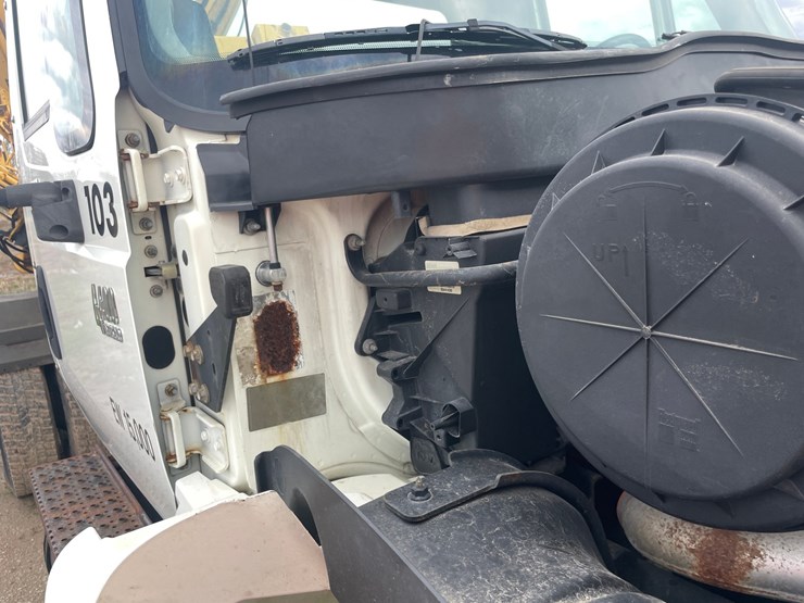 #4020-•-2004-international-truck-with-tree-spade-(has-wi-title)-image-101